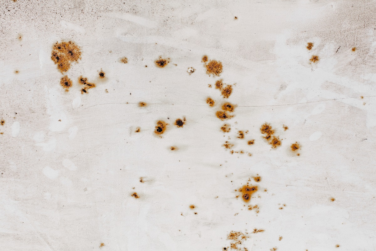How to Remove Rust Stains from Bathtub: Easy and Effective Methods